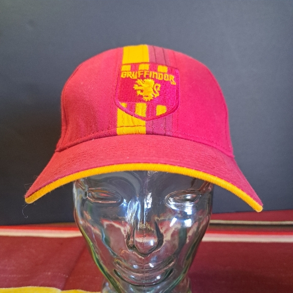 Harry Potter Hat Cap Strap Back Griffindor Logo Ball Red Yellow Adjustable - Picture 1 of 5